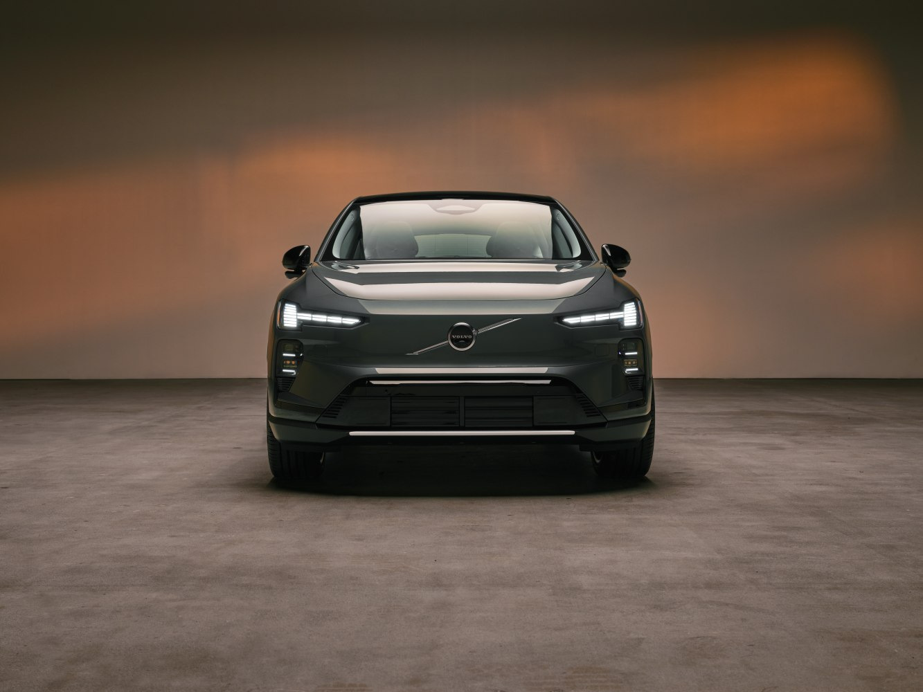 Volvo EX60 (2026) — огляд повністю електричного середньорозмірного кросовера