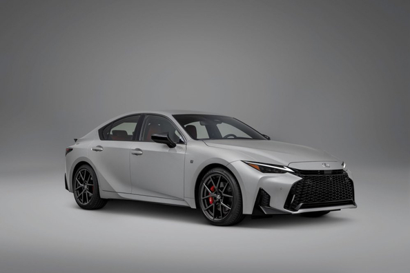 Lexus IS (XE30, рестайлінг 2025): огляд спортивного седана преміум-класу Фото 1