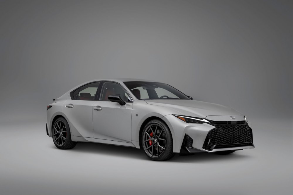 Lexus IS (XE30, рестайлінг 2025): огляд спортивного седана преміум-класу