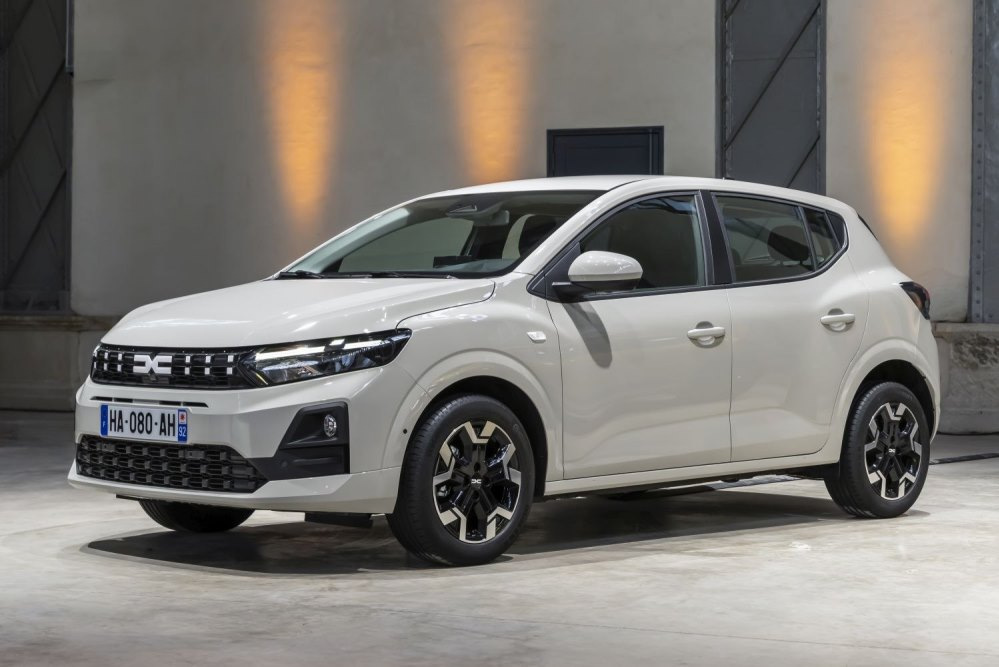 Огляд Dacia Sandero: доступний міський хетчбек з оновленим дизайном