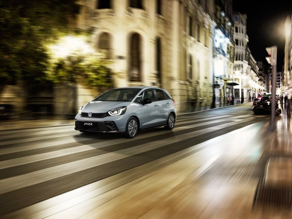 Honda Jazz IV: компактний гібрид із просторим салоном
