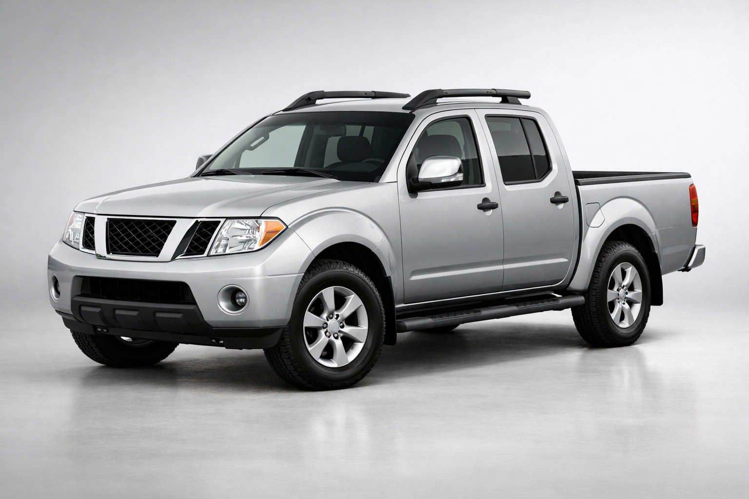 Огляд Nissan Navara 2006-2015: пікап для роботи і нормального вигляду