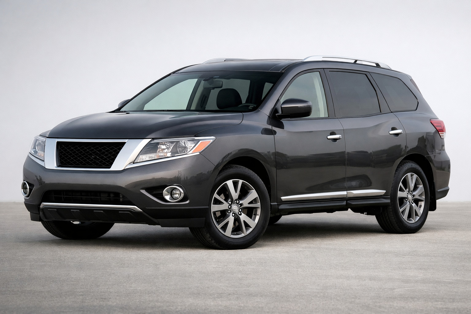Огляд Nissan Pathfinder R52 2012-2021: сімейний SUV з простором і комфортом