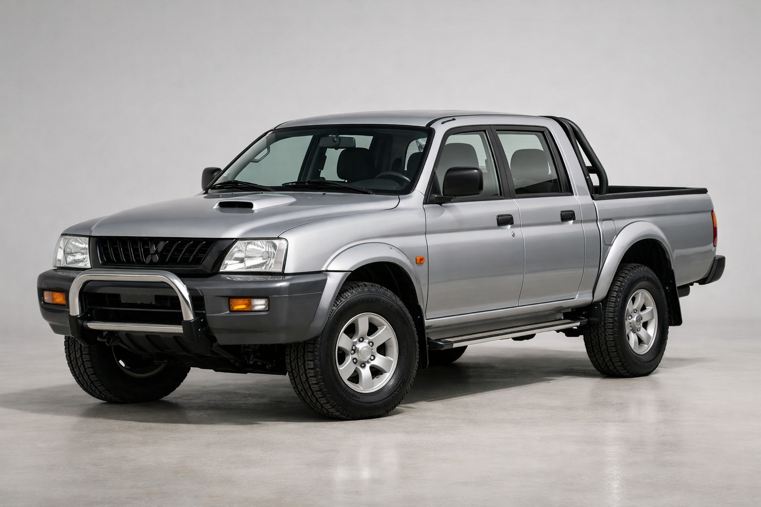 Огляд Mitsubishi L200 1996-2006: пікап старої школи без глянцю