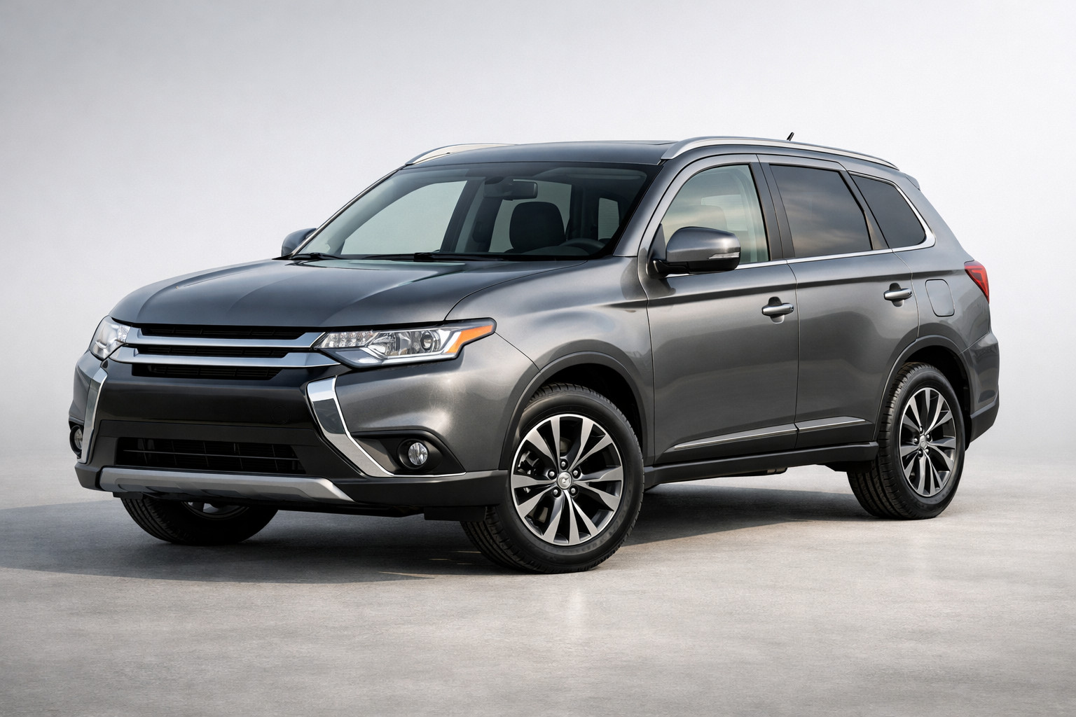 Огляд Mitsubishi Outlander 2012-2021: спокійний сімейний кросовер з характером
