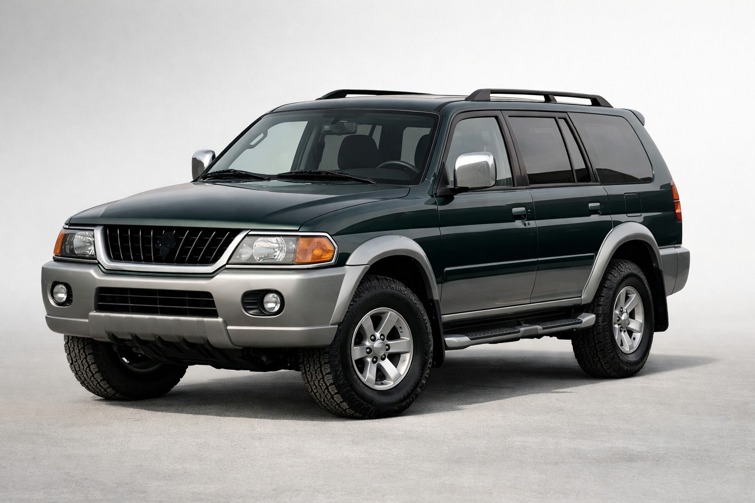 Огляд Mitsubishi Pajero Sport 1996-2007: старий рамник без прикрас