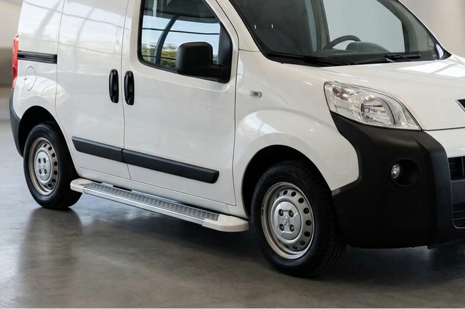 Fiat Fiorino/Qubo 2008-2024 рр. Бокові пороги Allmond White (2 шт., алюміній) Фото 1