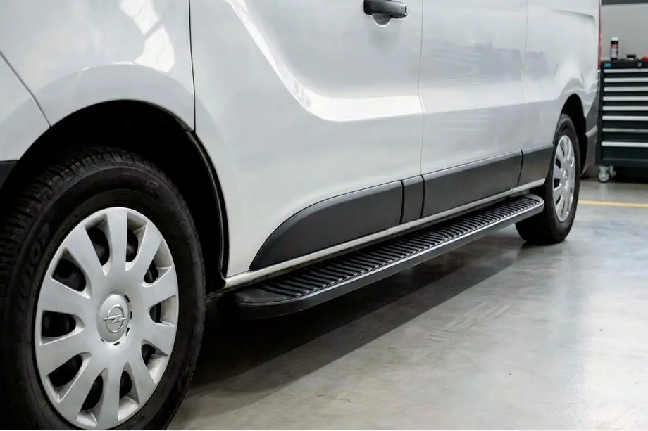Renault Trafic 2015- рр. Бокові пороги Tayga Black (2 шт., алюміній) Фото 1