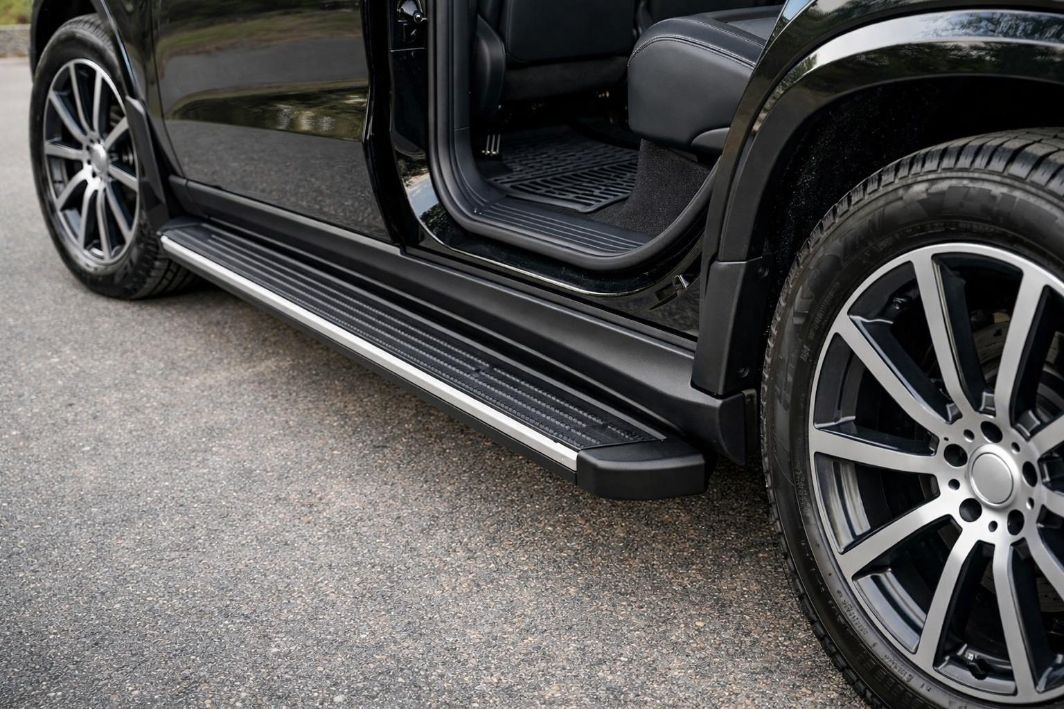 Що ставити на Mercedes GLS X167, щоб чистіше були пороги і легше сідати