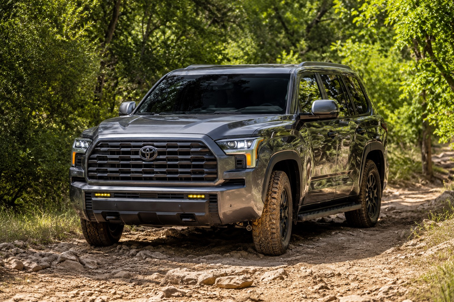 Toyota Sequoia 2027 отримала рестайлінг і заводський позашляховий пакет Trailhunter