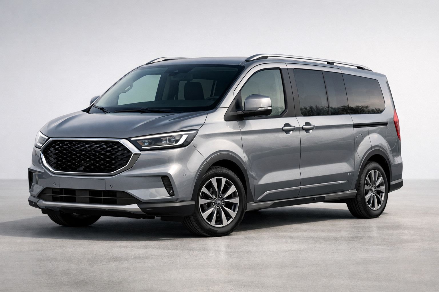 Огляд Ford Tourneo Custom 2024: сучасний мінівен для бізнесу й сім’ї