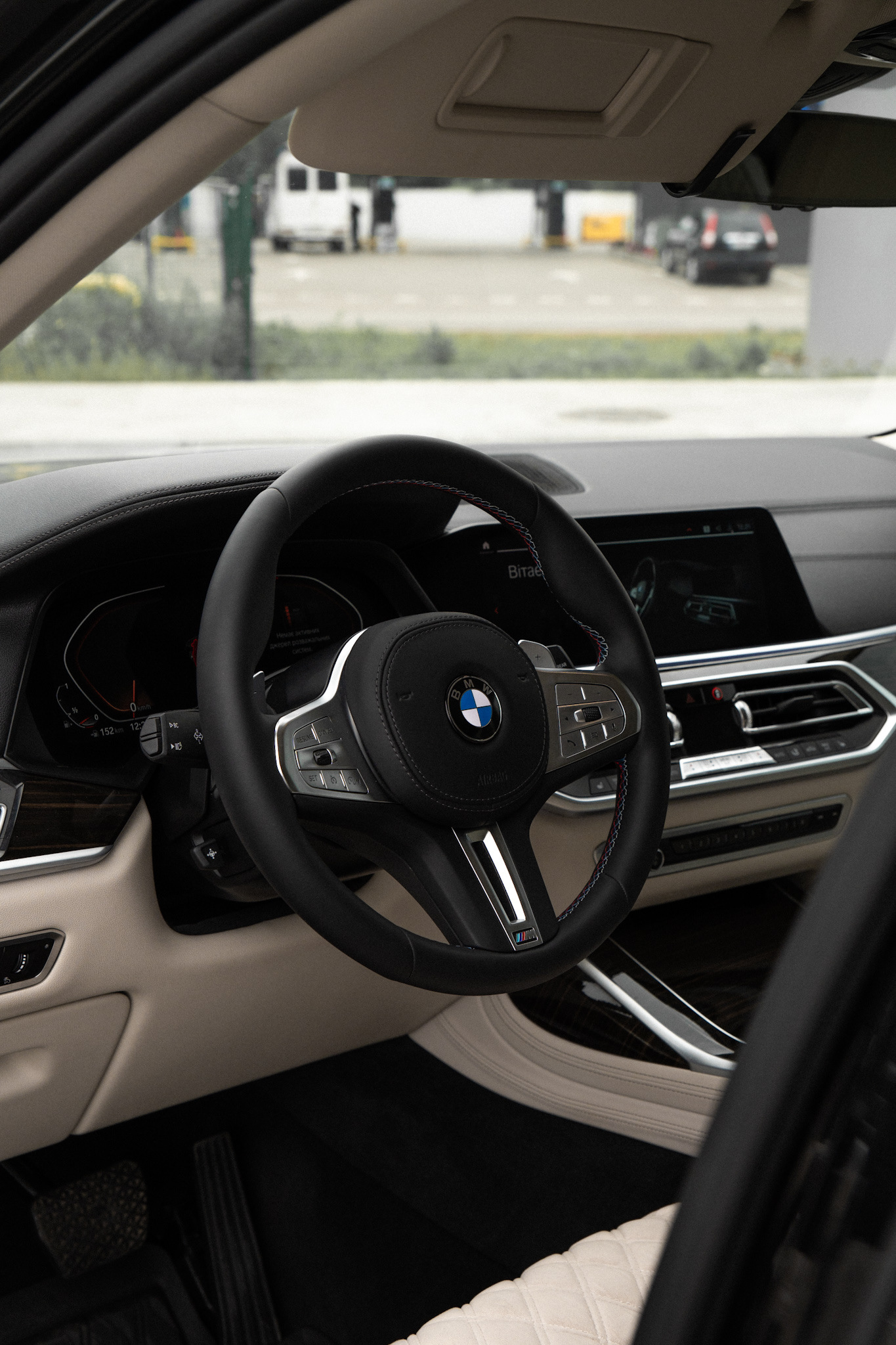 Зі стандартної BMW X7 G07 у M-Sport: виконані роботи та результат