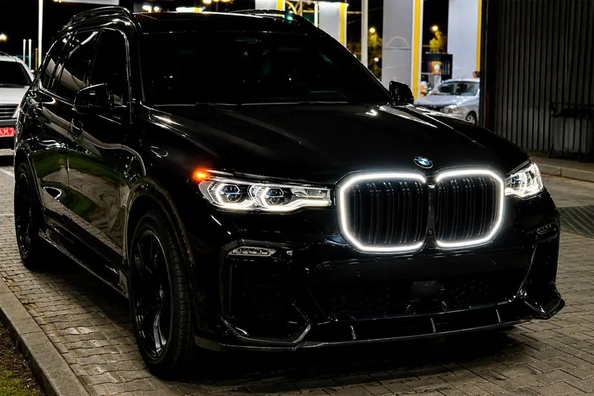 BMW X7 G07 карбоновий тюнінг переднього бампера та LED-решітка Фото 1