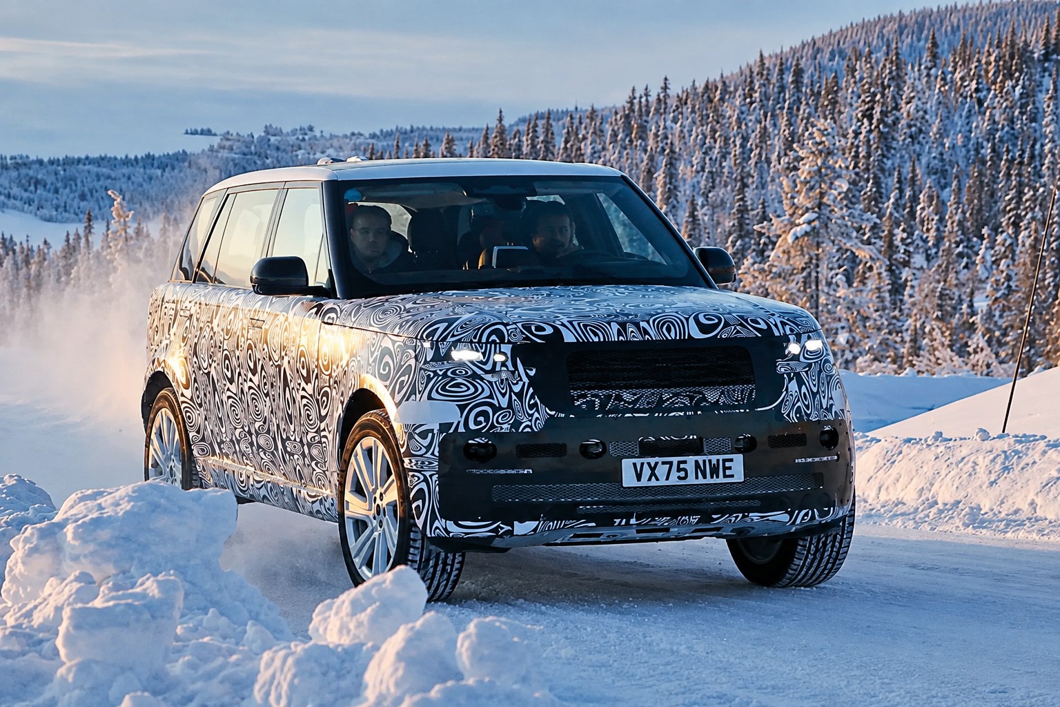 Range Rover Sport Electric 2027: перші фото прототипу, характеристики та дата прем’єри