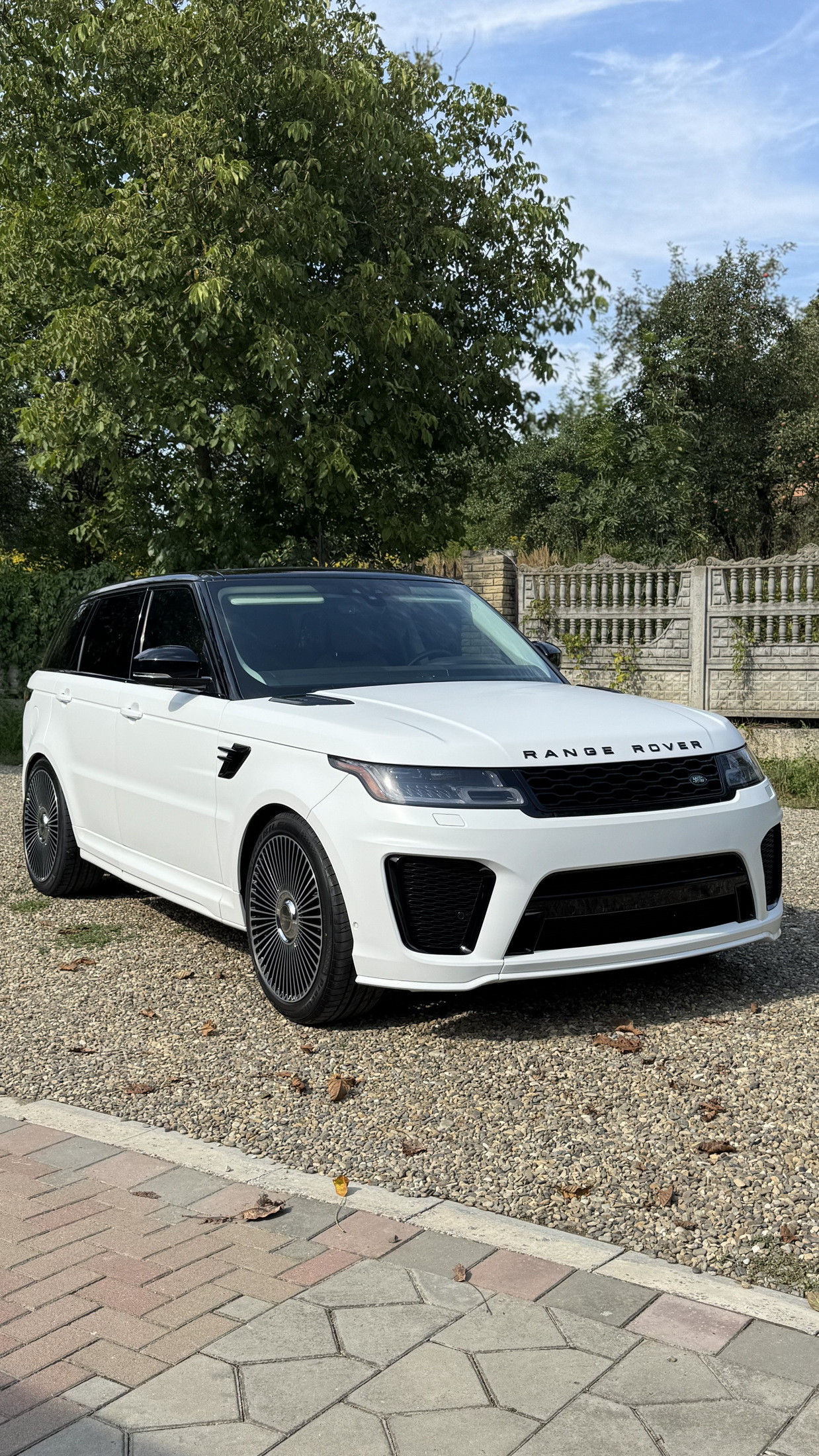 Range Rover Sport L494 2018–2022: встановлення комплекту обвісів SVR — наші роботи