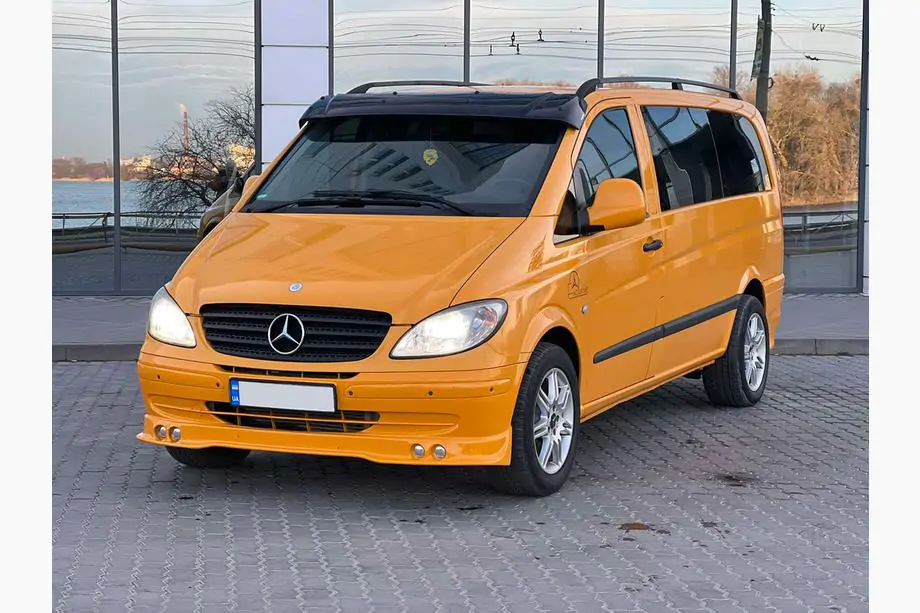 Mercedes Vito W639 2004-2014 рр. Козирьок на лобове скло (чорний глянець, 5мм)