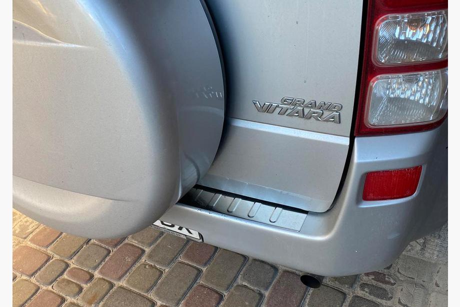Suzuki Grand Vitara 2005-2017 рр. Накладка на задній бампер Carmos (нерж.) Фото 4