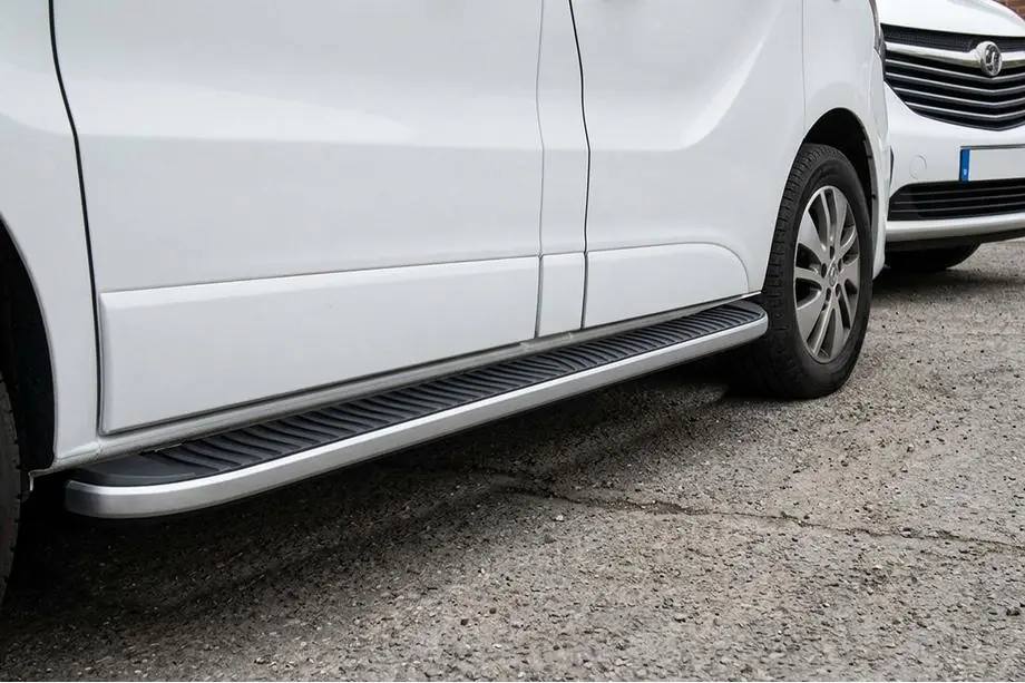 Renault Trafic 2015- рр. Бокові пороги Tayga Black (2 шт., Алюміній) Image