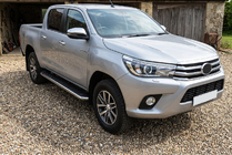 Toyota Hilux 2015- рр. Бокові пороги Maydos V1 (2 шт., алюміній ↗ нерж) фото 1