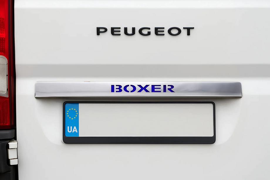 Peugeot Boxer 2006-2025 рр. Хром планка над номером LED-синій (нерж.) Фото 1