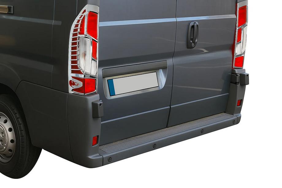 Fiat Ducato 2006-2025 рр. Накладки на стопи з вигином (2014+, 2 шт, пластик) Image