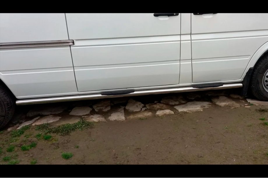 Volkswagen LT 1995-2006 рр. Бічні труби (2 шт., нерж.) Довга база, d70 Фото 3