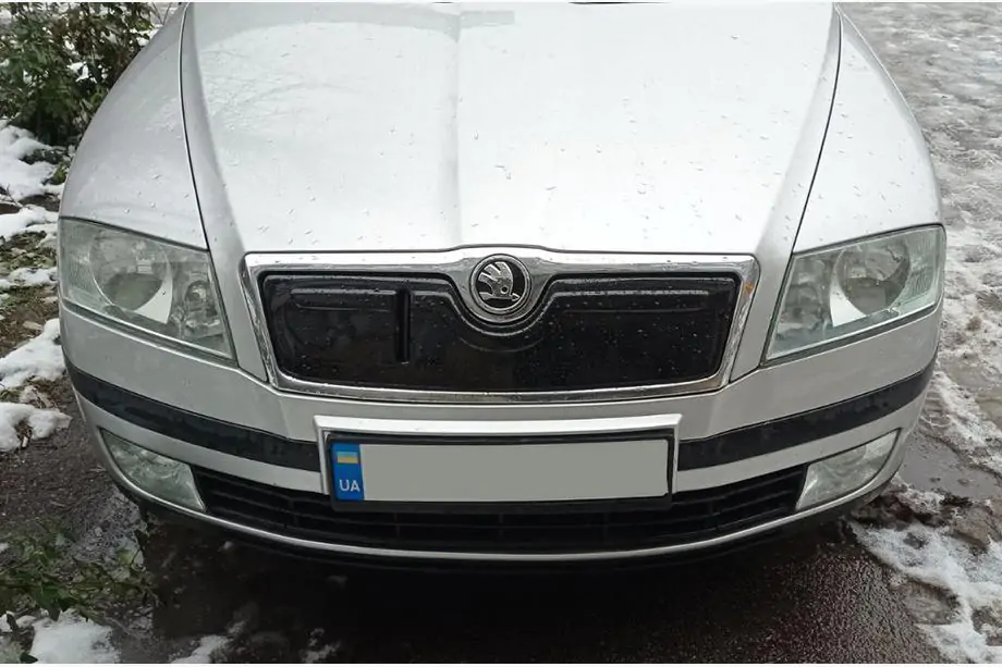 Skoda Octavia II A5 2006-2010 рр. Зимова накладка на решітку (верхня) Матова