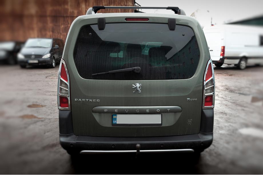 Peugeot Partner Tepee 2008-2018 рр. Накладка на стопи Кутові (2шт, пласт) Фото 2