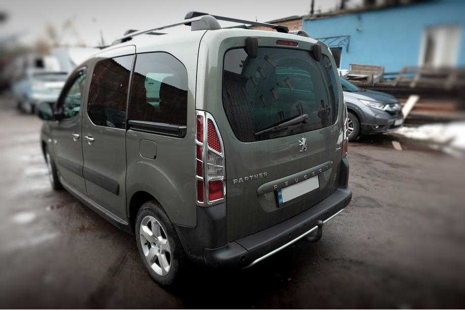 Peugeot Partner Tepee 2008-2018 рр. Накладка на стопи Кутові (2шт, пласт) Фото 3