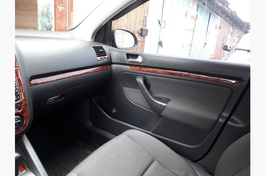 Volkswagen Jetta 2006-2011 рр. Накладки на панель Карбон Фото 3