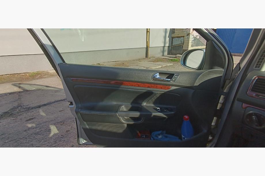 Volkswagen Golf 5 2003-2009 рр. Накладки на панель Титан Фото 4