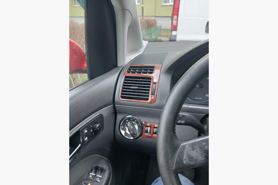 Volkswagen Touran 2003-2010 рр. Накладки на панель Карбон Фото 9
