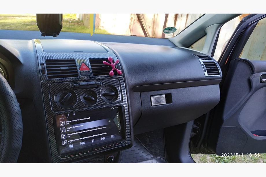 Volkswagen Touran 2003-2010 рр. Накладки на панель Карбон Фото 11