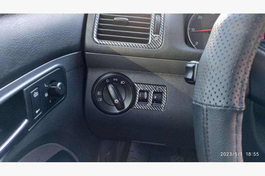 Volkswagen Touran 2003-2010 рр. Накладки на панель Карбон Фото 14