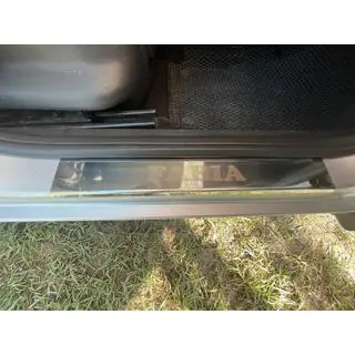 Накладки на пороги Carmos (4 шт., нерж.) Skoda Fabia 2007-2014 рр. фото 4