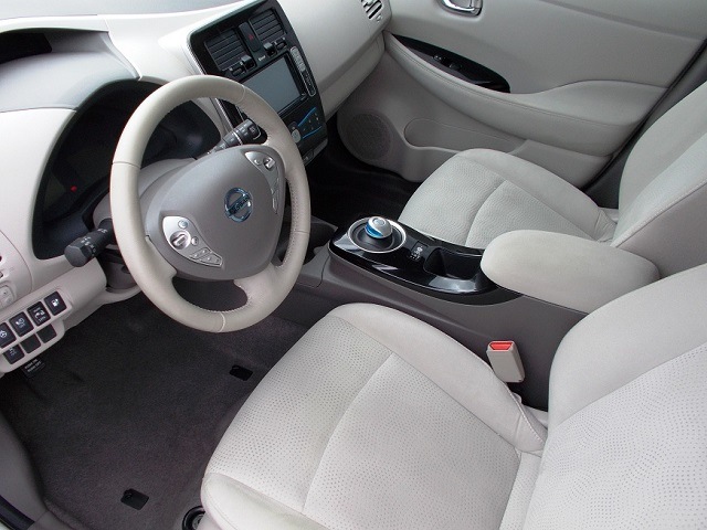 Компанія «АІС» починає імпортувати в Україну електромобілі Nissan Leaf з США