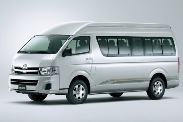Огляд мікроавтобуса Toyota Hiace