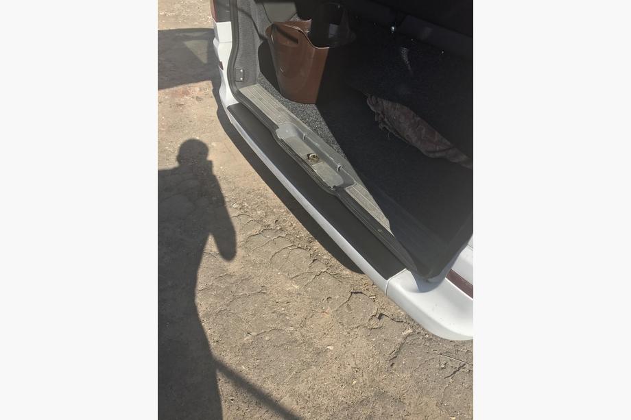 Mercedes Vito W639 2004-2014 рр. Накладка на задній бампер з загином (DDU, пластик) Глянцева Фото 5