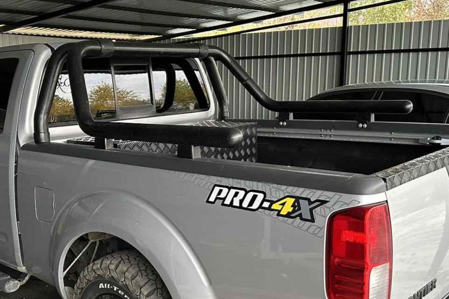 Nissan Navara/NP300 2016- рр. Дуга на кузов (чорна) 60мм Фото 3