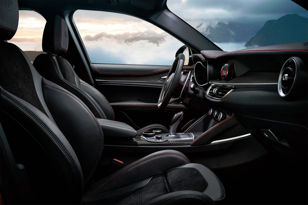 Перший огляд кросовера Alfa Romeo Stelvio