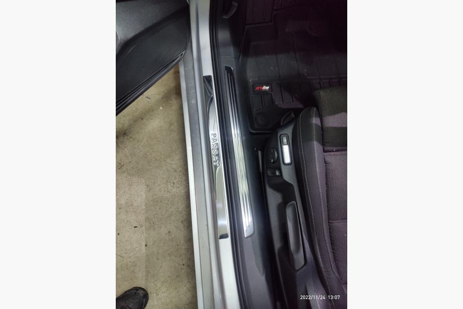 Volkswagen Passat B8 2015-2023 рр. Накладки на дверні пороги OmsaLine тип 1 (4 шт, нерж) Фото 4