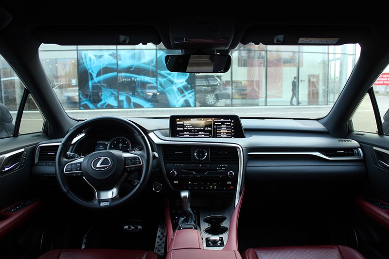 Огляд кросовера Lexus RX F Sport