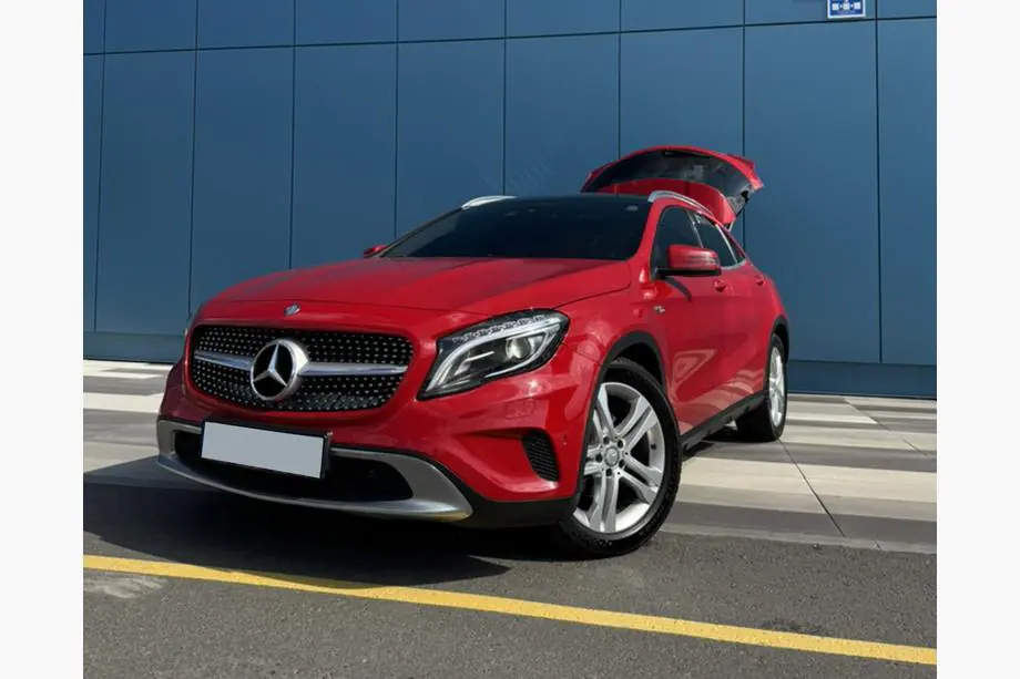 Mercedes GLA X156 2014-2019 рр. Передня решітка Diamond Silver (2014-2016)