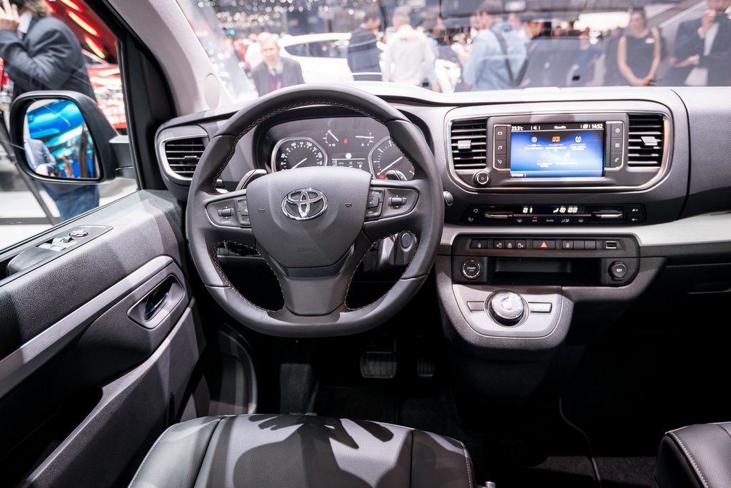 Огляд Toyota Verso Proace
