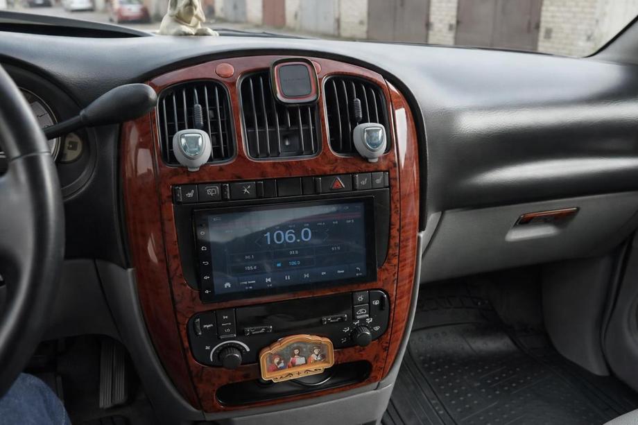 Chrysler Voyager 2001-2007 рр. Накладки на панель (Meric) Image