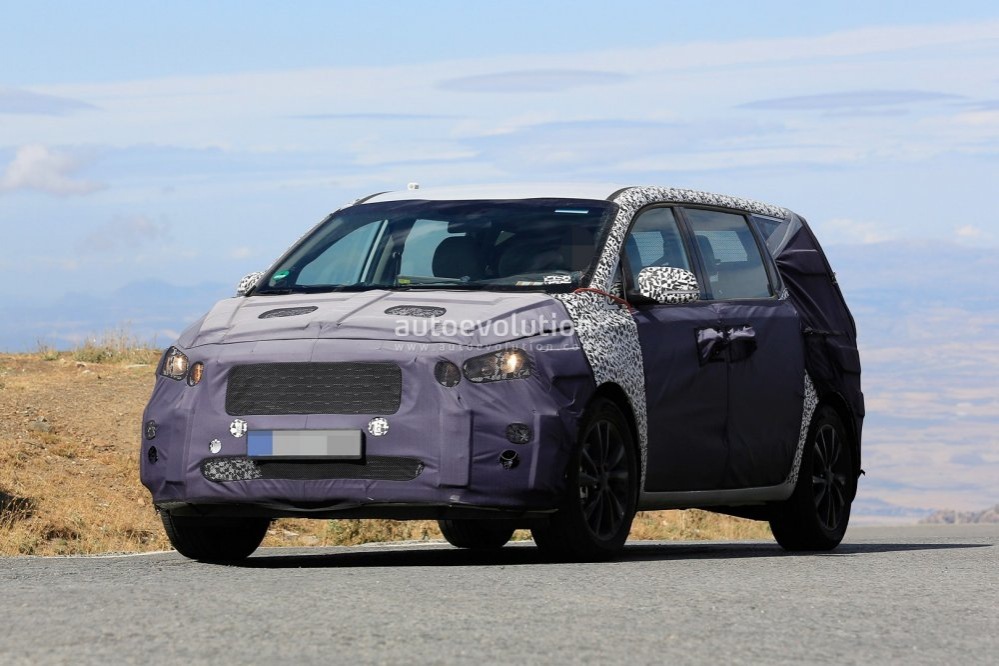 KIA приступила до тестування нової моделі-мінівена Sedona
