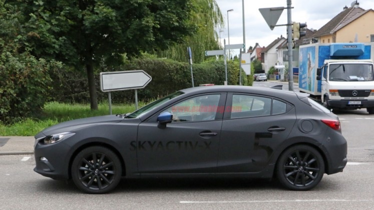 Mazda випустить нову трійку з інноваційним мотором