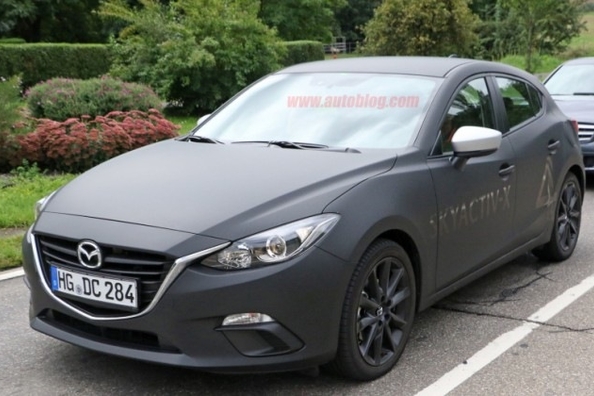 Mazda випустить нову трійку з інноваційним мотором Фото 1