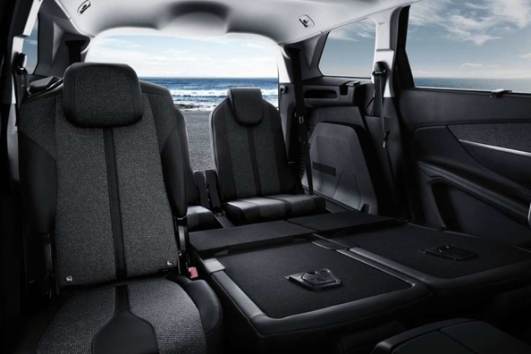 Французький стиль в кросовері Peugeot 5008 2017 року Фото 6