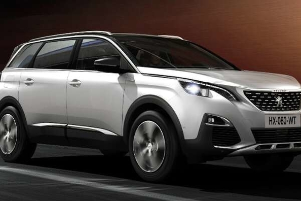Французький стиль в кросовері Peugeot 5008 2017 року Фото 1